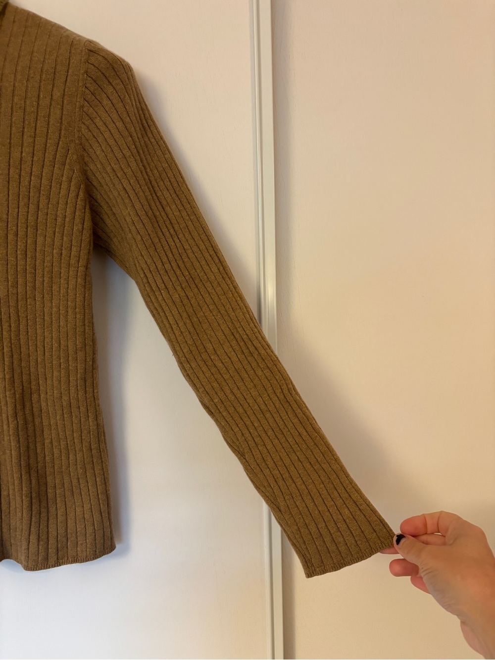 Escada Ribbed Turtleneck Sweater Size Medium Brown Quiet Luxury Timeless Soft - Picture 3 of 9